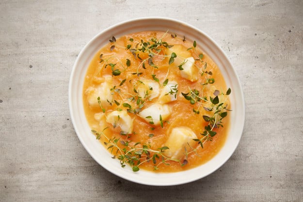 Rotgrønnsakssuppe med torsk og timian