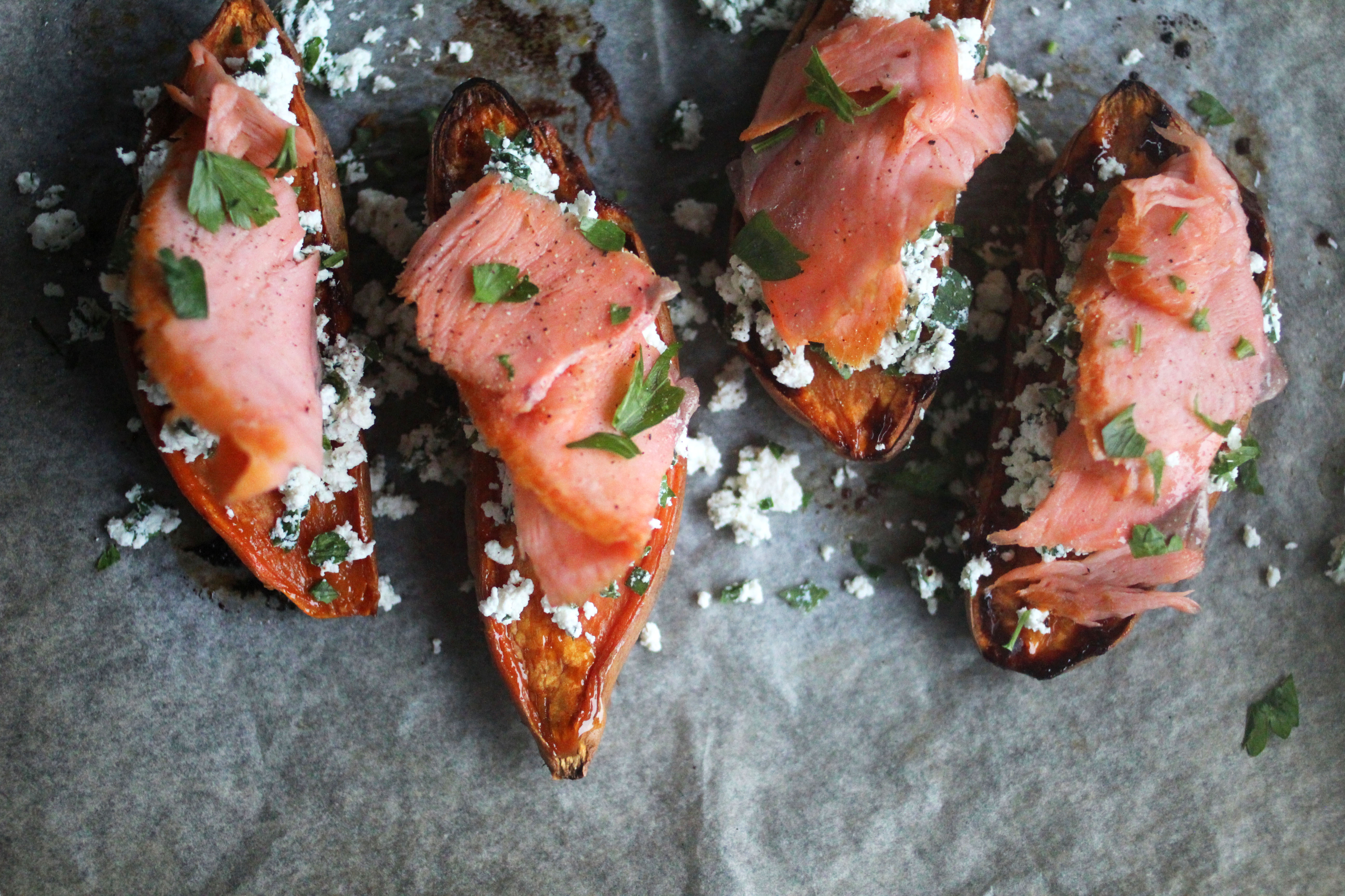 Røkelaks med bakt søtpotet og fetakrem